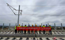 渝昆高铁云南段首条接触网承力索成功架设