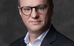 对话贝莱德智库主管：AI将重塑生产率，中美模式各有所长